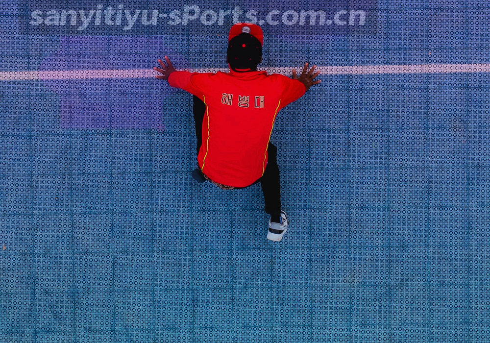 体育场馆看台与引导标识的抽象画面
